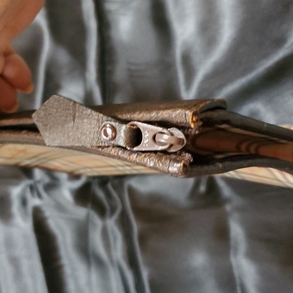 Authentic Burberrys Clutch Bag - Picture 6 of 10